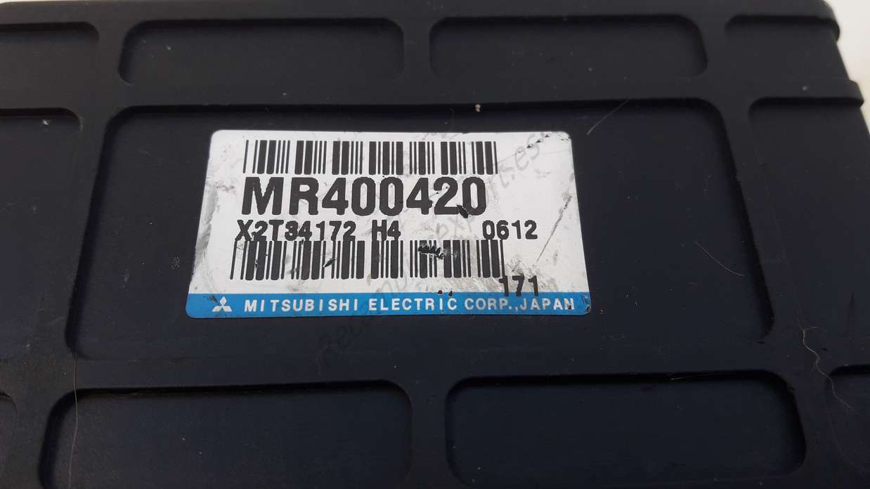 Centralita ABS Mitsubishi Pajero III V60 V70 MR400420 X2T34172H4 - foto 2