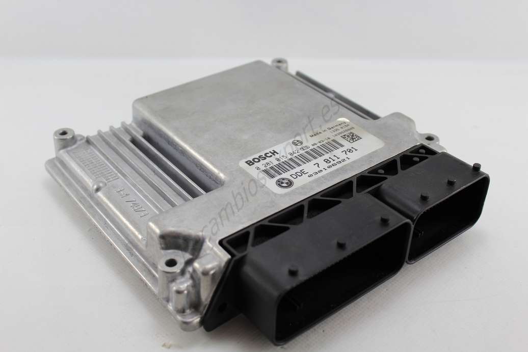 Centralita del motor BMW E87 DDE7811701 DDE 7 811 701 Bosch 0281015042 0 281 015 042 - foto 1