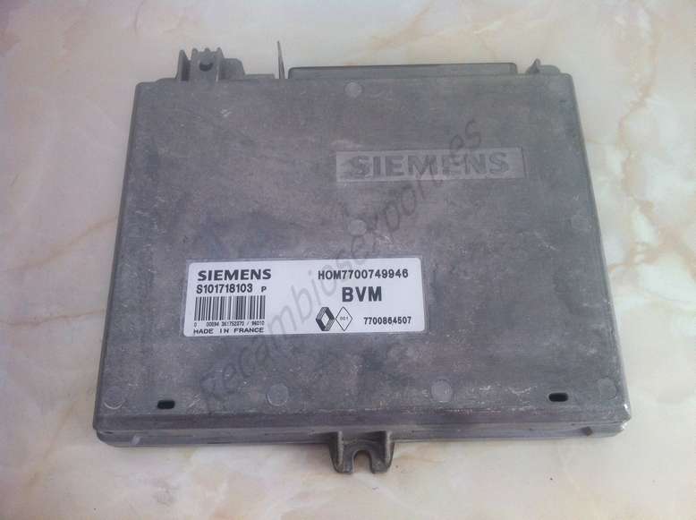 Centralita del motor Renault Clio SIEMENS S101718103P S101718103 P BVM HOM7700749946 7700749946 7700864507 - foto 1
