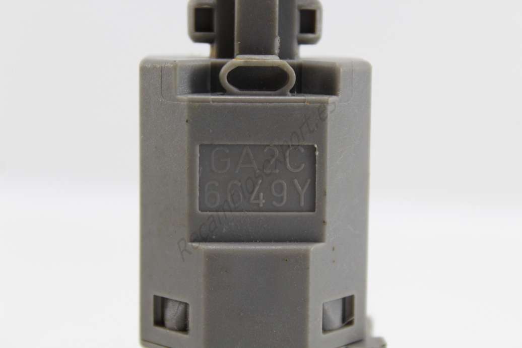 Interruptor luz de freno Mazda Premacy 323 GA2C6649Y GA2C 6649Y - foto 2