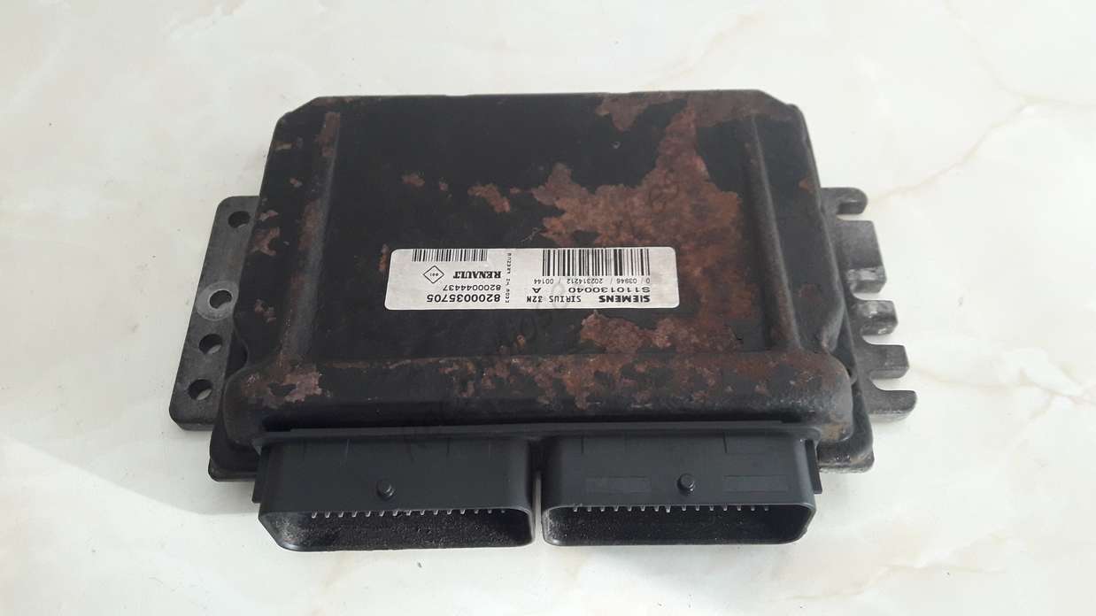 Motorsteuergerät Renault Laguna 8200035705 8200044437 S110130040A S110130040 A - foto 1