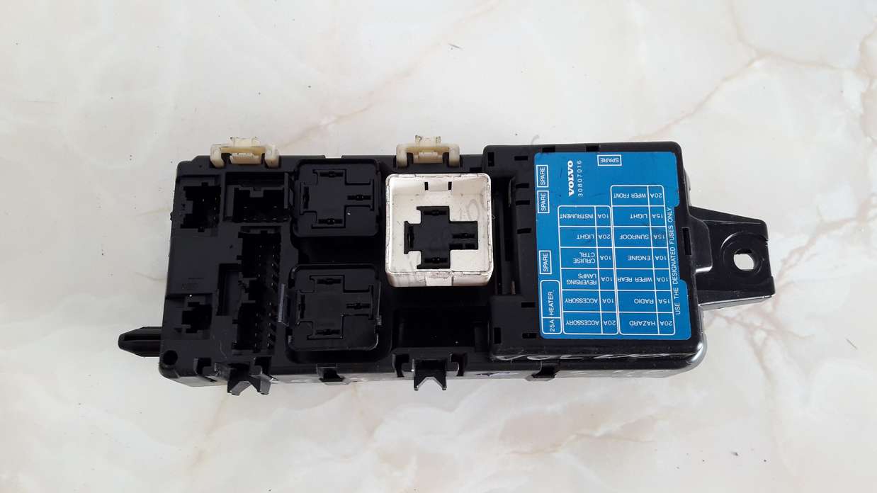BSI Caja de fusibles VOLVO V40 S40 30807016 - foto 1
