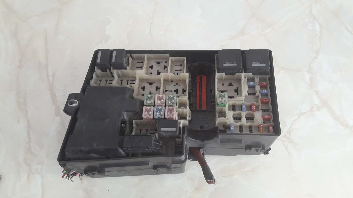 Caja Reles fusibles  Volvo S40 V50 8688040 518818000 30672987 - foto 1