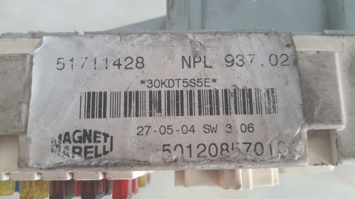 Caja de Fusibles Alfa Romeo 147 Magneti Marelli  501208570100 51711428 - foto 2