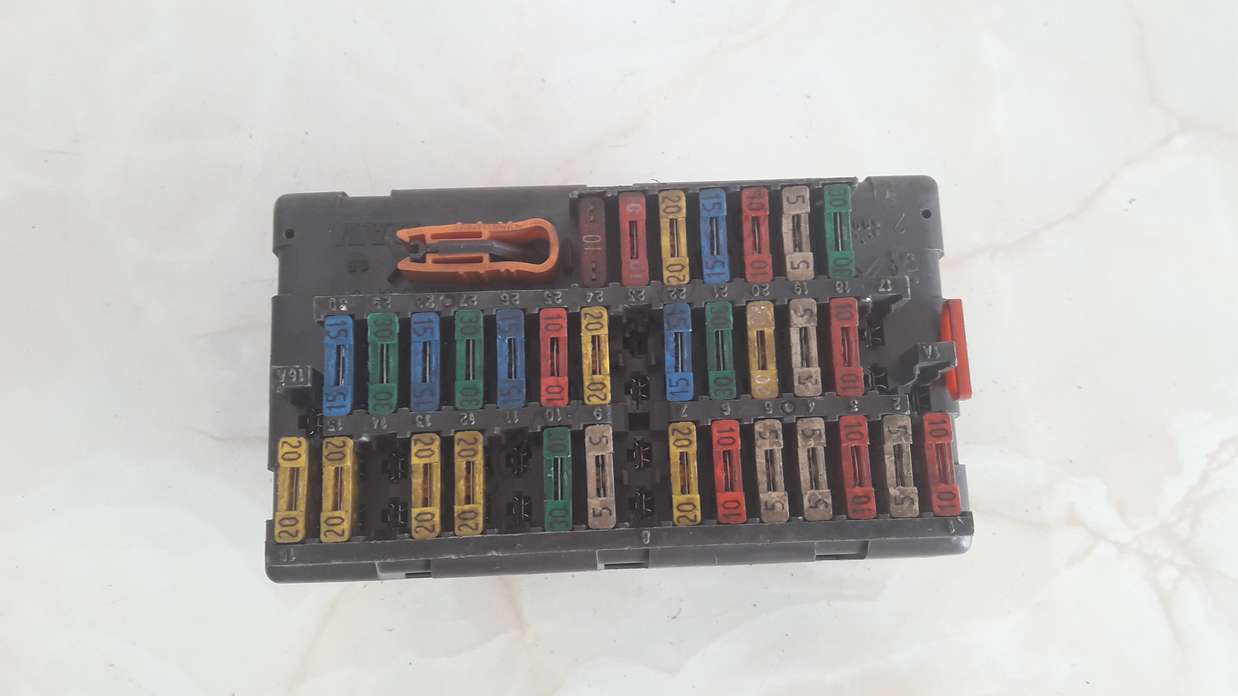 Caja de Fusibles PSA Peugeot 306 Citroen Sxara 9637687580 - foto 1