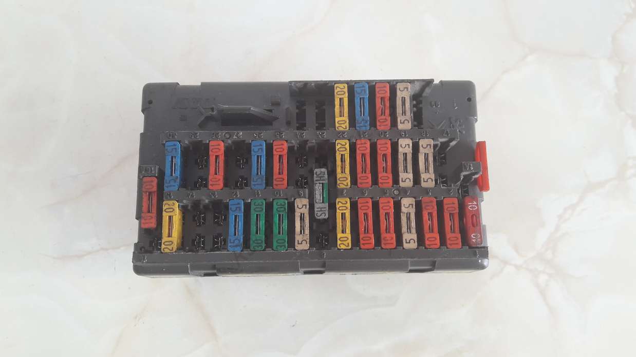 Caja de Fusibles PSA Peugeot Citroen 9459288180 PSA 94592 881 80 0 DAV 11660 02 - foto 1