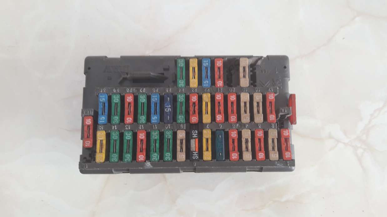 Caja de Fusibles Peugeot 406 9450582180 - foto 1