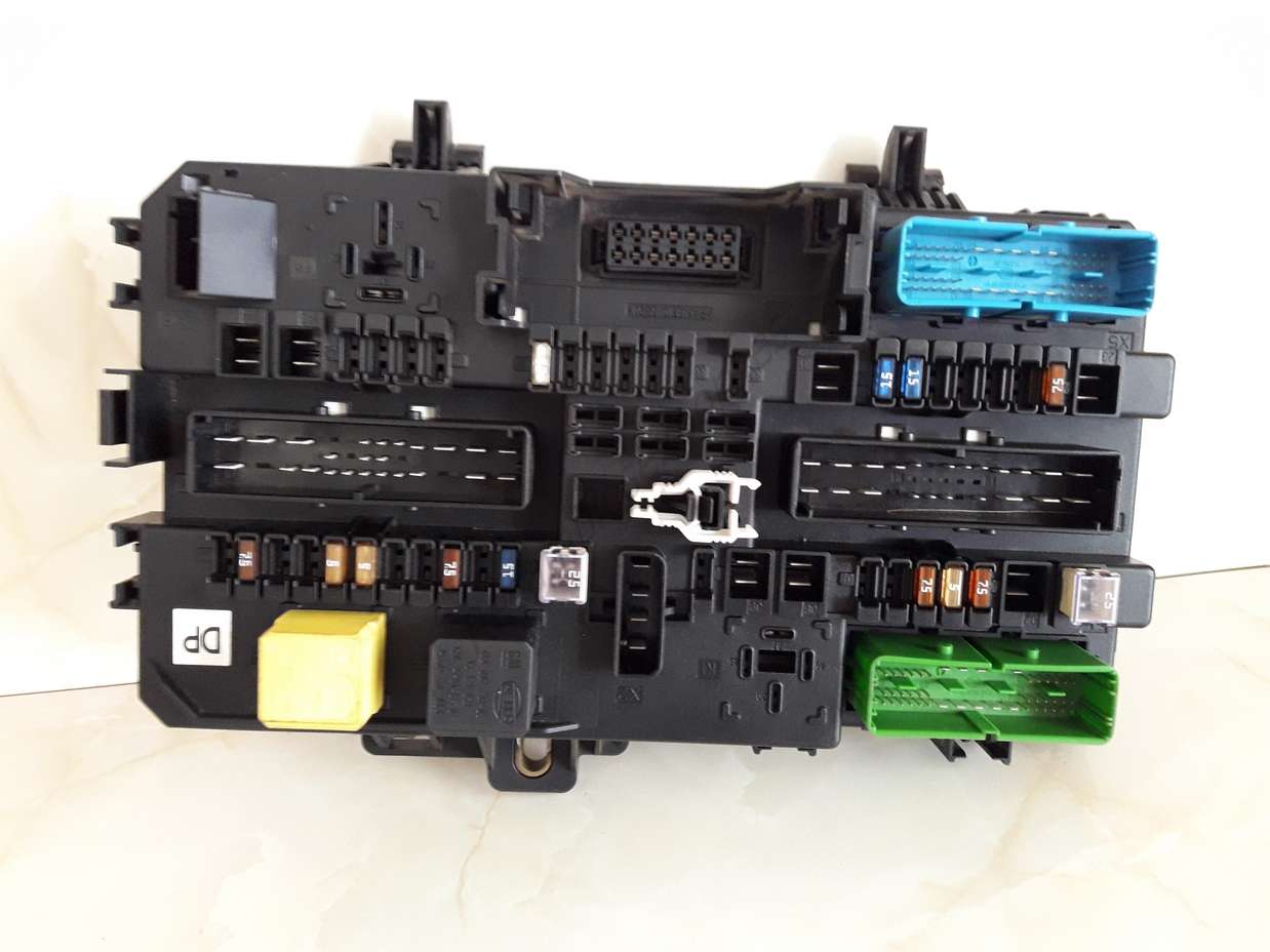 Caja de fusibles BSI Opel Astra 13181278DP 13 181 278 DP 5DK00866931 5DK008669-31 - foto 1