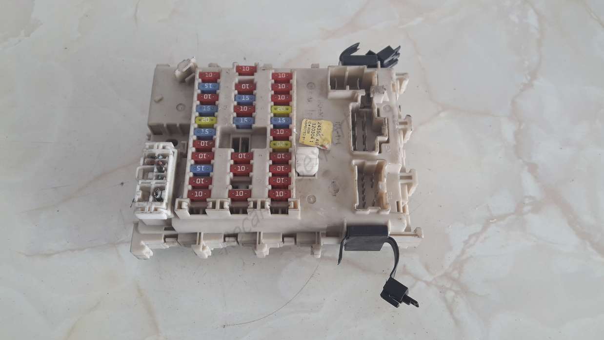 Caja de fusibles Nissan Primera 24350AV700 24350 AV700 - foto 1