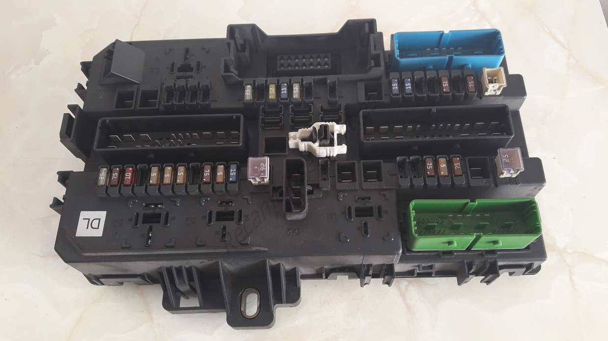 Caja de fusibles Opel Astra 13180775DL 13 180 775 DL HELLA 5DK00866951 5DK 008 669-51 - foto 1
