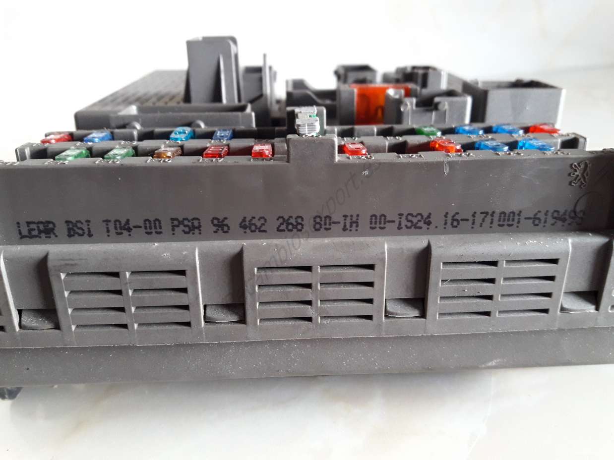 Caja de fusibles Peugeot Citroen 9646226880 96 462 268 80 BSI T04-00 - foto 2