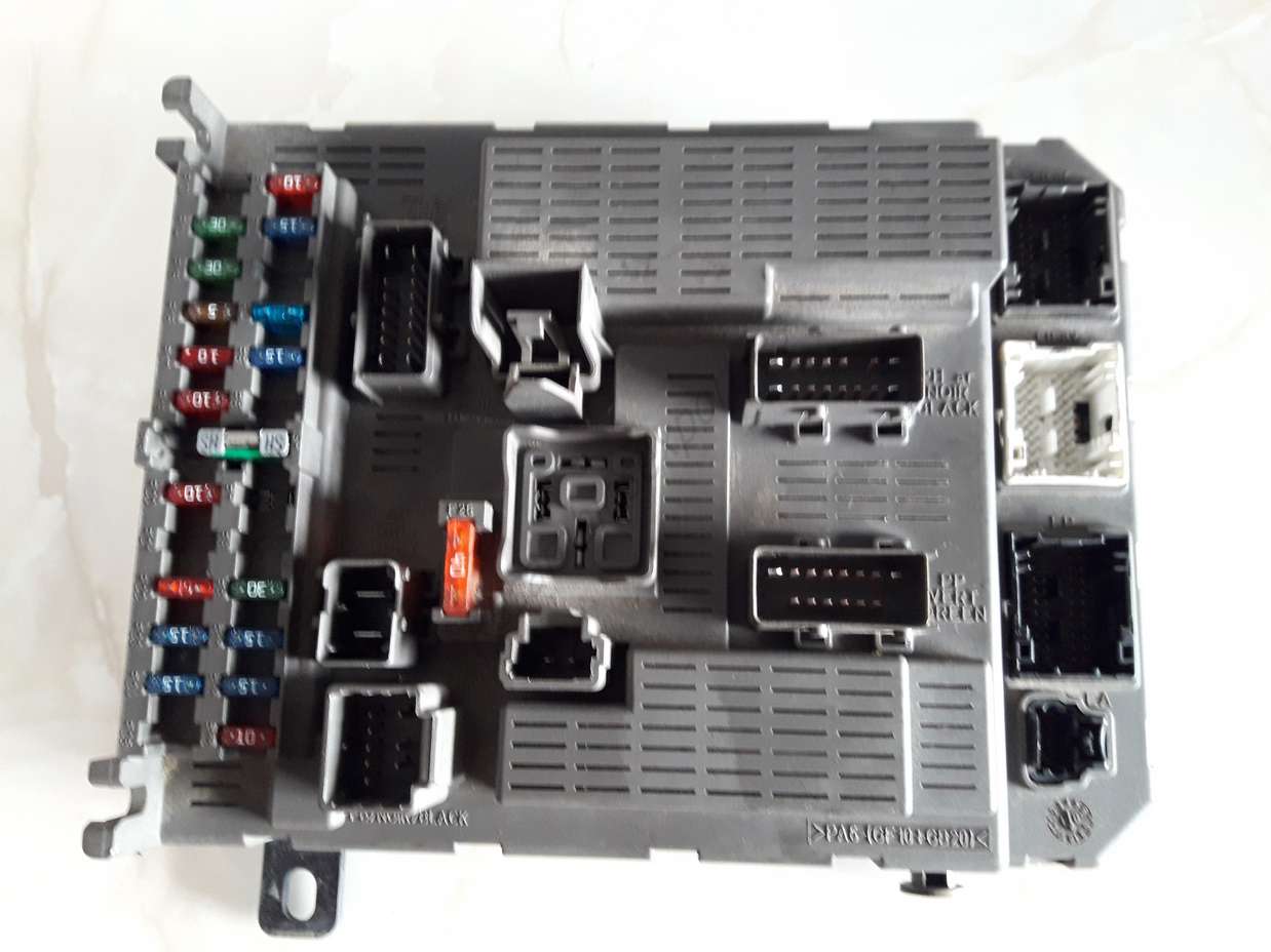 Caja de fusibles Peugeot Citroen 9646226880 96 462 268 80 BSI T04-00 - foto 1