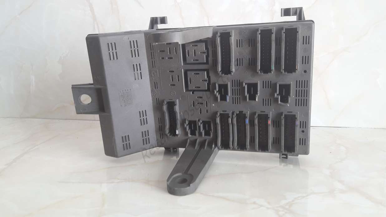 Caja de fusibles Renault Laguna 7703297843A - foto 1