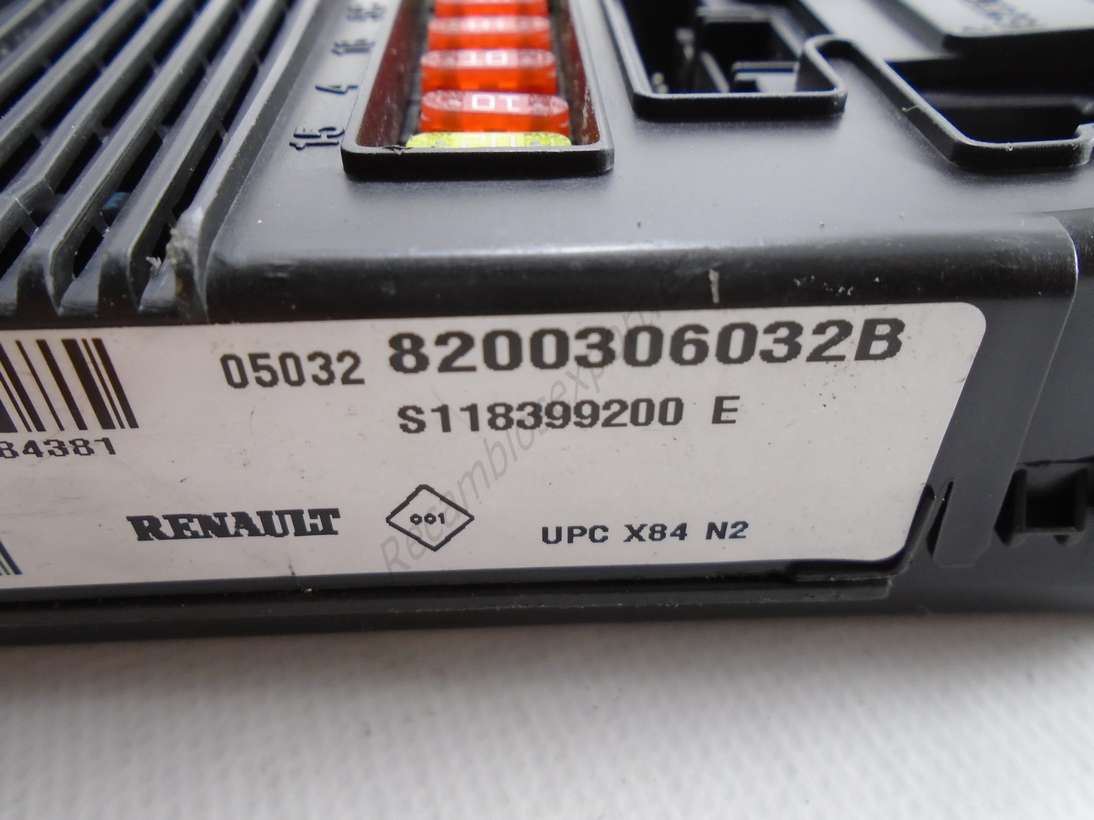 Caja de fusibles Renault Megane 8200306032B S118399200E S118399200 E - foto 2