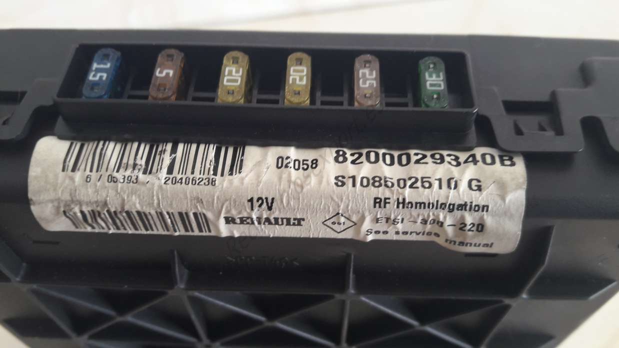 Caja de fusibles Renault Megane Scenic 8200029340B Siemens S108502510G S108502510 G ESTI 300-220 - foto 2