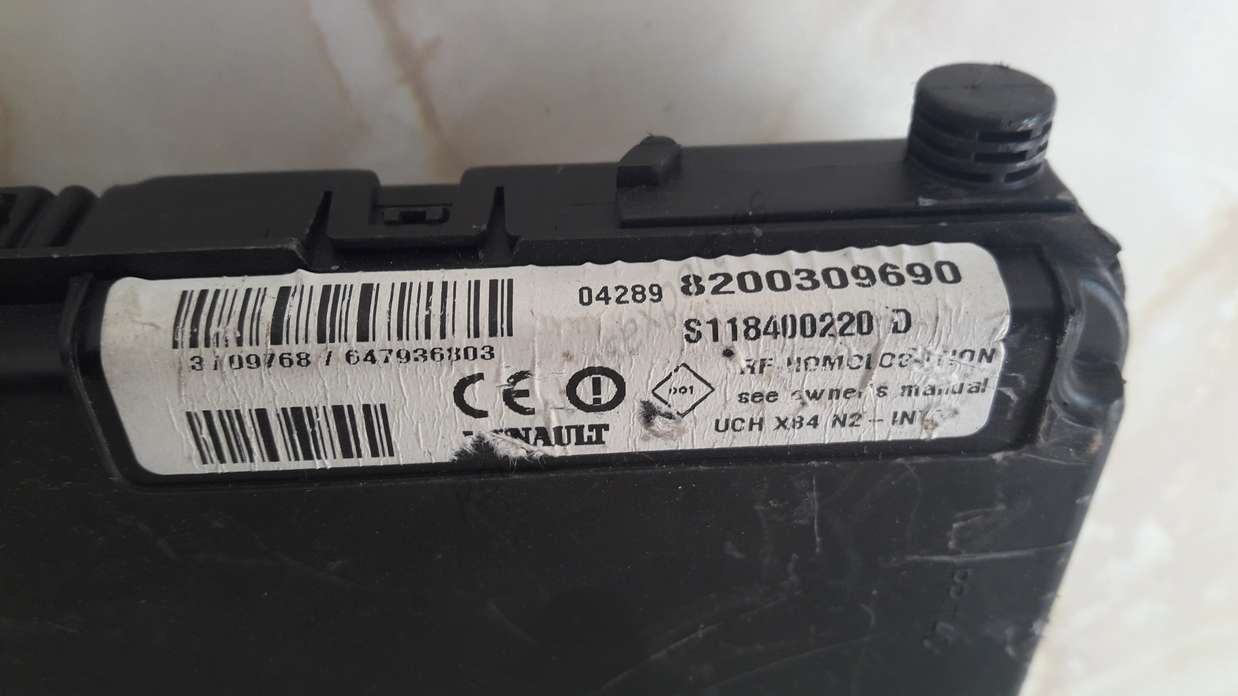 Caja de fusibles Renault Megane Scenic 8200309690 SIEMENS S118400220D - foto 2