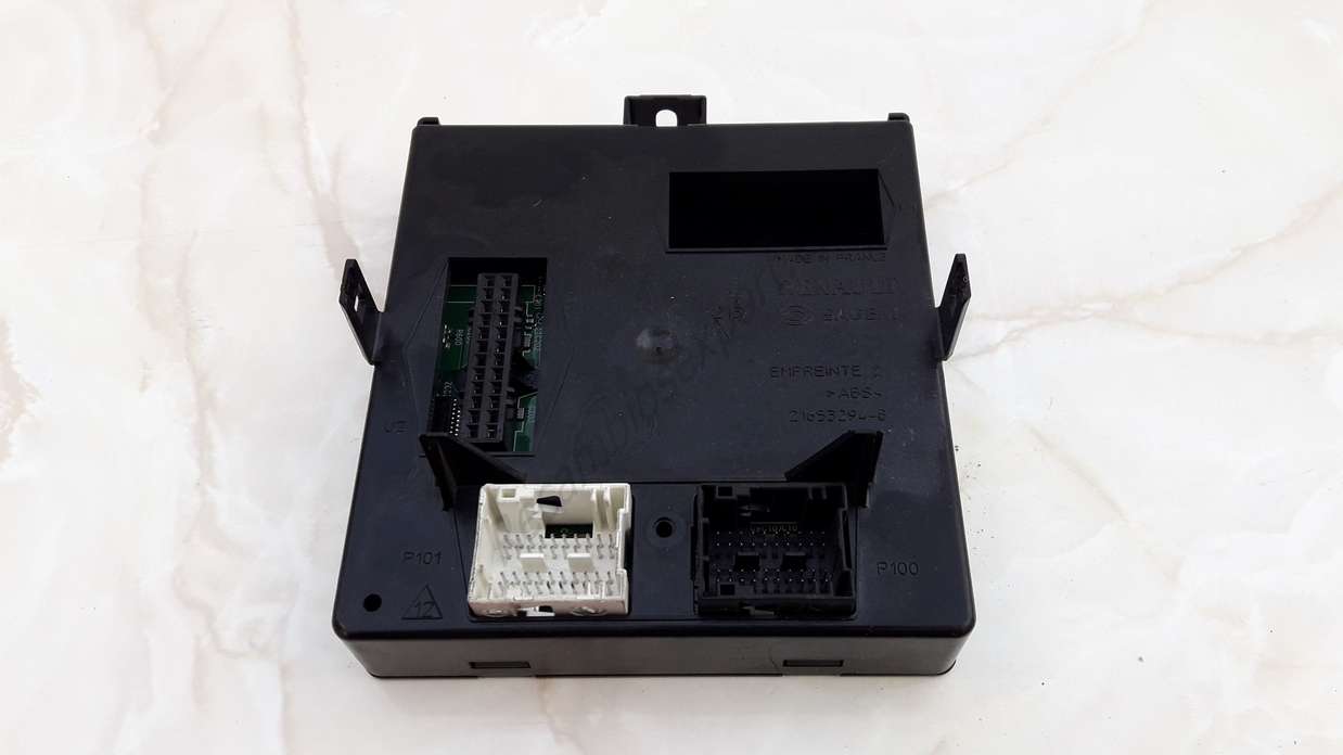 Centralita Caja de Fusibles Renault Laguna 8200309015N 8200309015 8200292640 8200283811 - foto 1