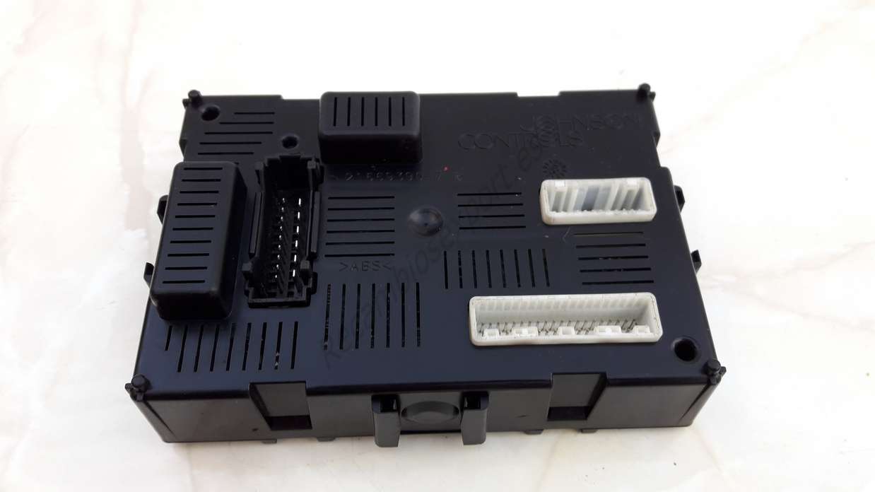 Centralita de Fusibles Renault Clio 8200497362 281136807A 28113680-7A - foto 1