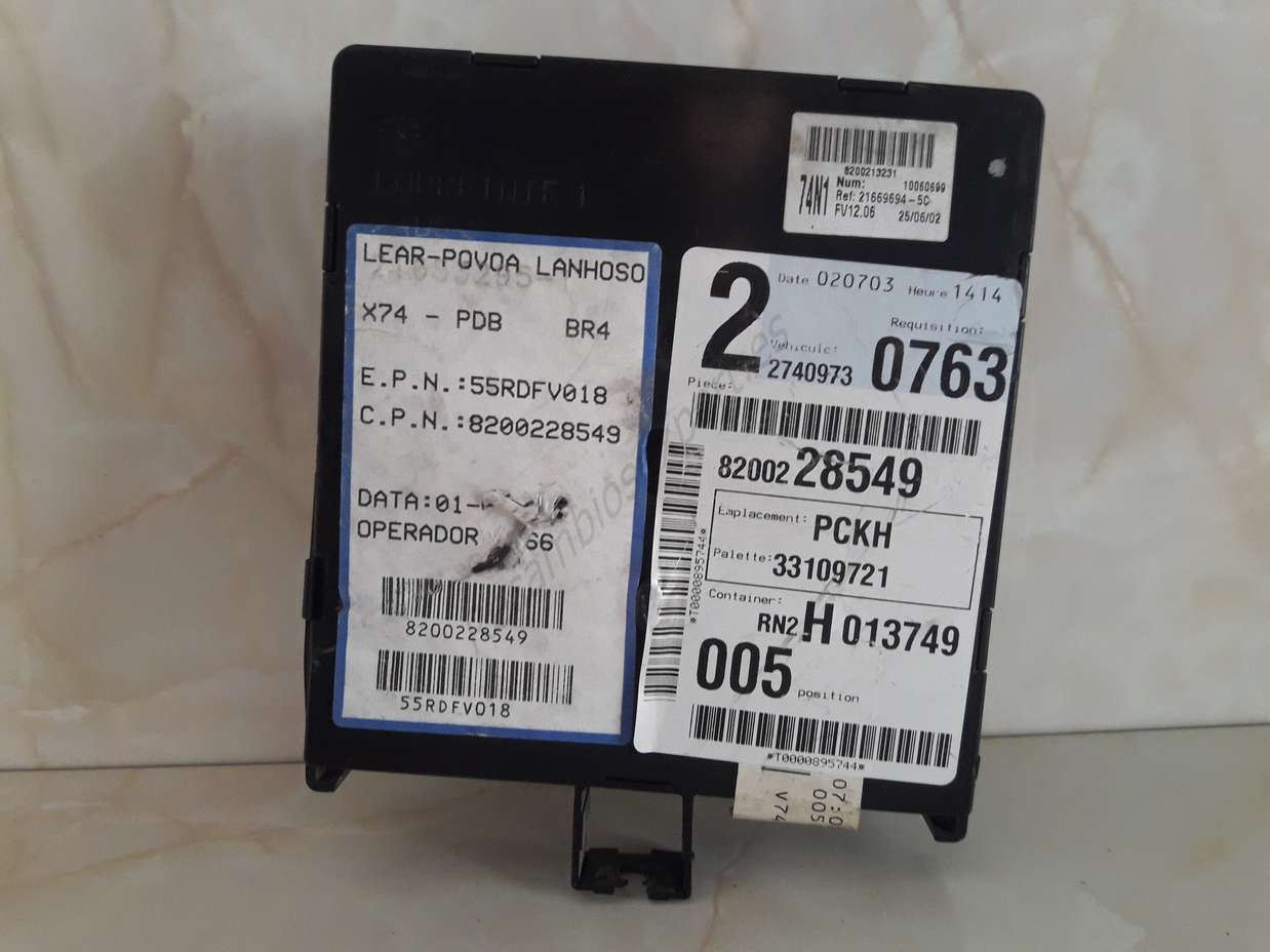 Centralita de caja de fusibles Renault Laguna 8200228549 55RDFV018 - foto 1
