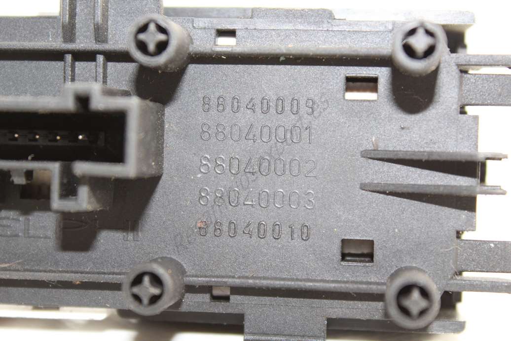 Interruptor de emergencia Renault Scenic Megane 8200407415 8200095493 8200109723 8200107808 8200407416 88040009 88040001 88040002 88040003 88040010 - foto 2