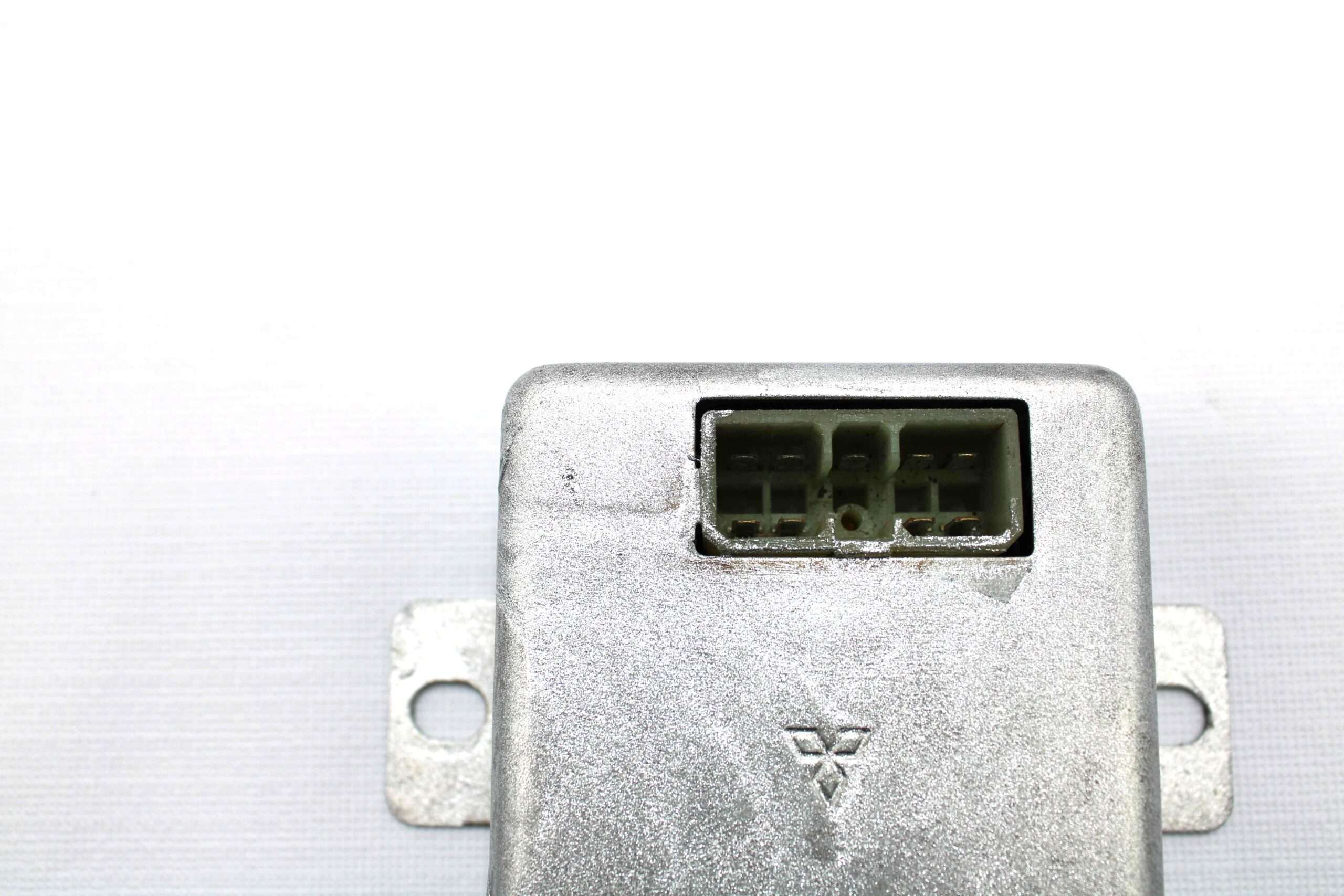 Relé de precalentamiento Mitsubishi Pajero - foto 3