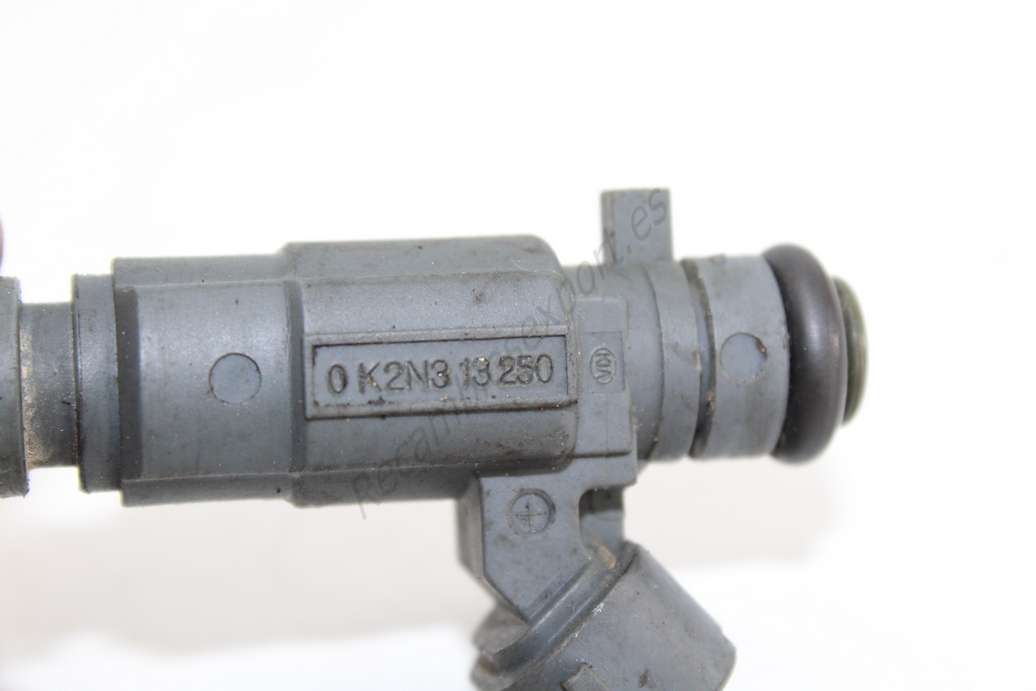 Inyector Kia Shuma 0K2N313250 0 K2N3 13 250 9260930012 9 260 930 012 - foto 3