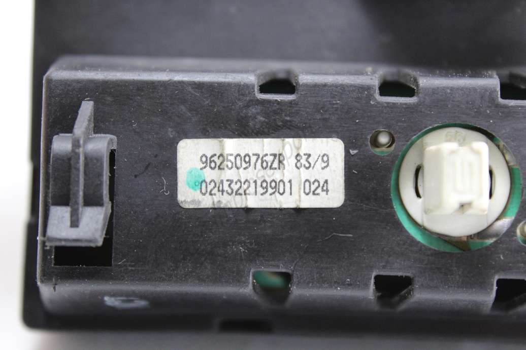 Pantalla de reloj Peugeot 206 96250976ZR 02432219901 - foto 2