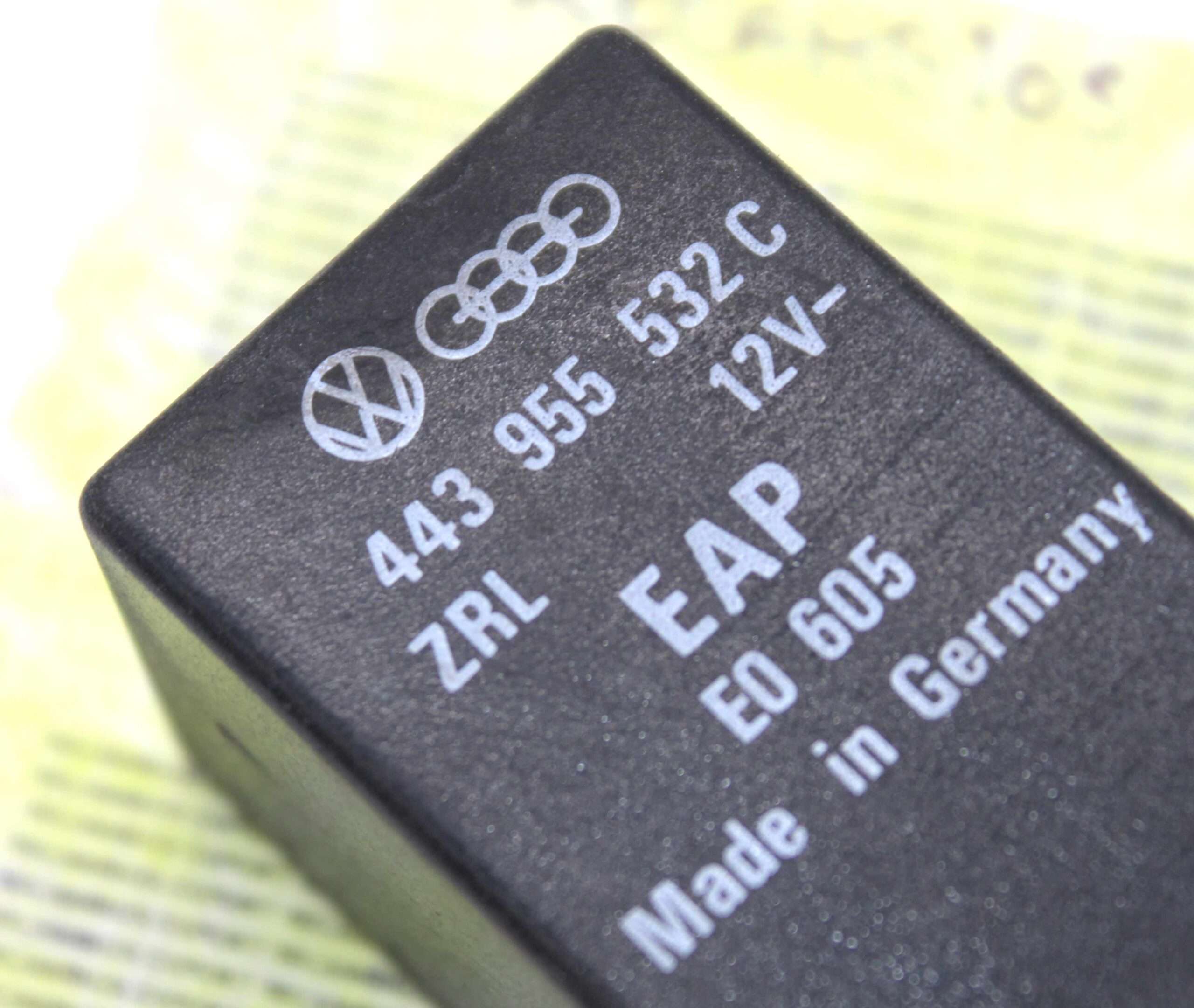 Relé 272 VW Audi 80 90 100 200 - foto 3