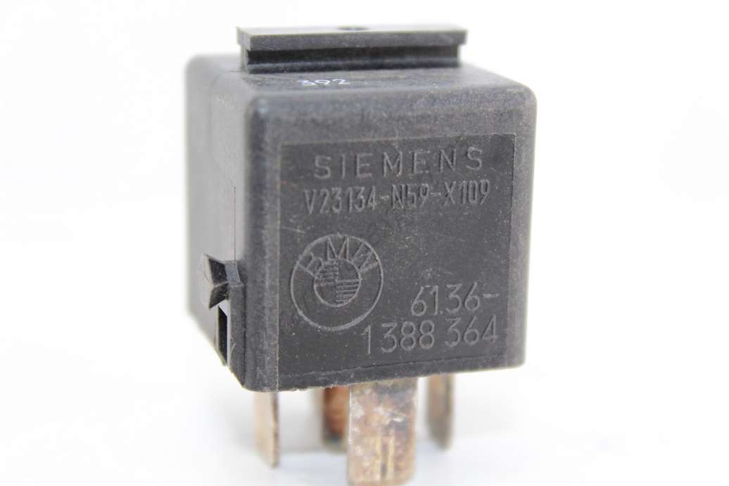 Relé BMW Z3 E36 E30 E46 E34 E32 E31 61361388364 61-36-1 388 364 SIEMENS V23134N59X109 V23134-N59-X109 - foto 1