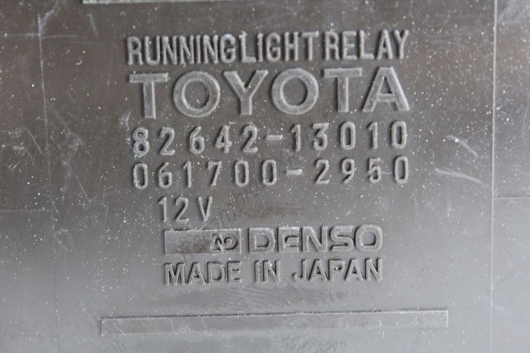 Relé de luz Toyota Lexus Land Cruiser Picnic Hilux Corolla Previa 8264213010 82642-13010 0617002950 061700-2950 Denso - foto 2