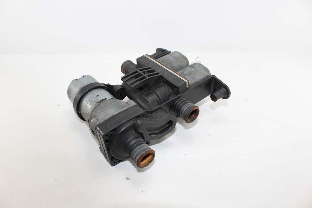 Valvula intercambio de calefaccion BMW E39 E38 1147412135 1 147 412 135 0392020041 0 392 020 041 - foto 1