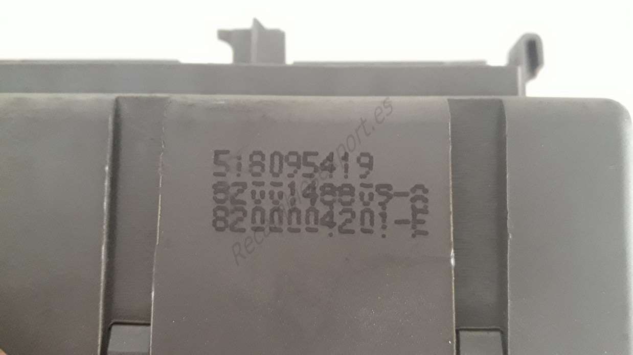 Caja de fusibles Renault Laguna 8200004201E 8200148809A 8200148809-A 518095419 - foto 2