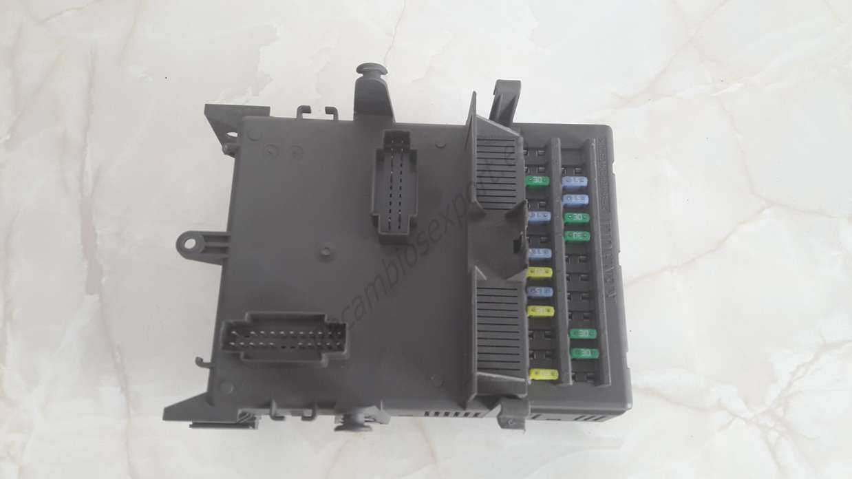 Caja de fusibles Renault Laguna 8200004201E 8200283811 8200283811A 518831011 - foto 2