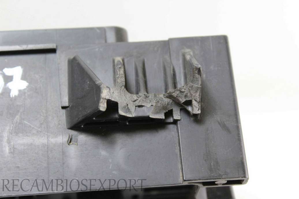 Caja de fusibles Kia Sorento EX Bj06 911613E010 91161-3E010 - foto 3