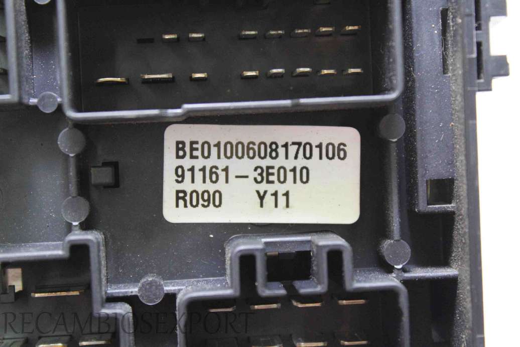 Caja de fusibles Kia Sorento EX Bj06 911613E010 91161-3E010 - foto 4