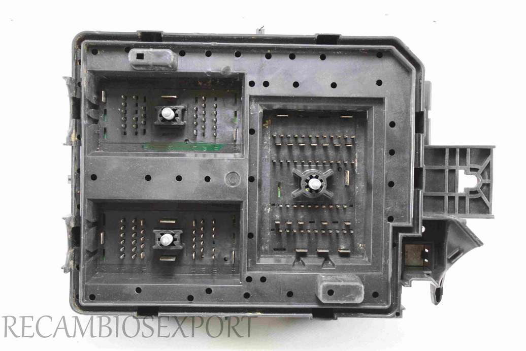 Caja de fusibles Opel Corsa E 39068005 - foto 2