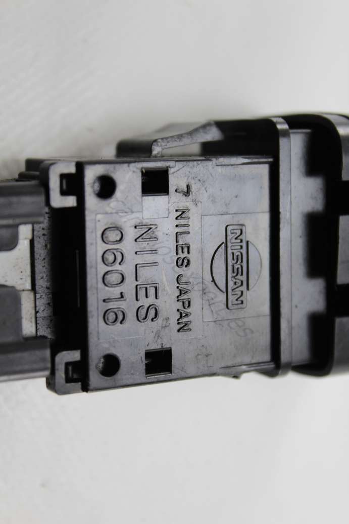 Interruptor de emergencia Nissan Almera NILES 06016 - foto 2