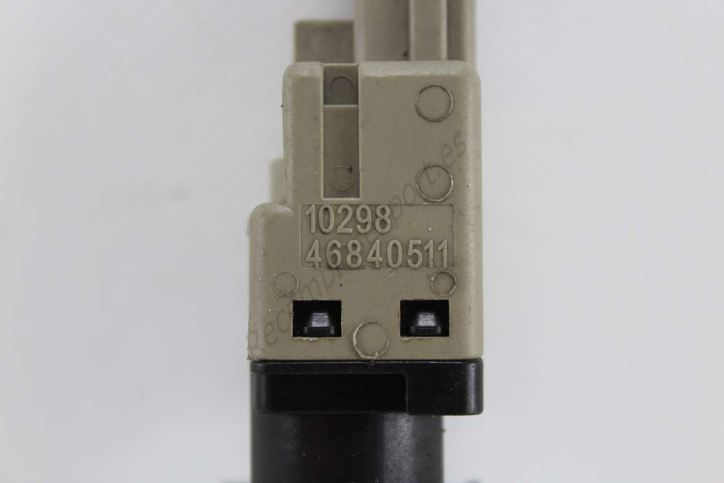 Interruptor de luz de freno Fiat Bravo Lancia Doblo 46840511 - foto 2