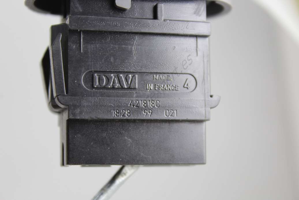 Interruptor del cierre centralizado Renault Clio 421818C DAV - foto 2