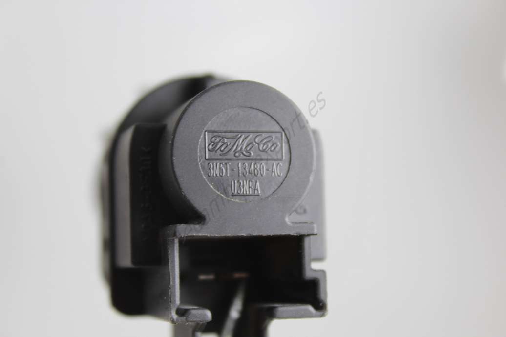 Interruptor luz de freno Ford Mondeo 3M5T13480AC 3M5T-13480-AC - foto 2