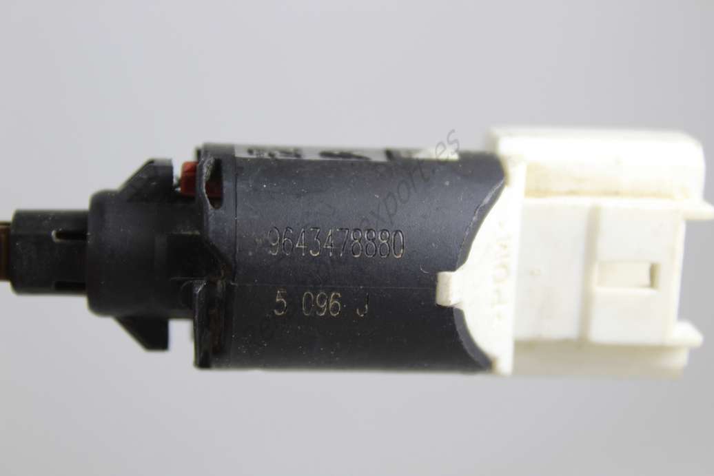 Interruptor luz de freno Peugeot Partner 206 307 607 Citroen Xsara Picasso Berlingo C2 C3 C5 9643478880 - foto 2