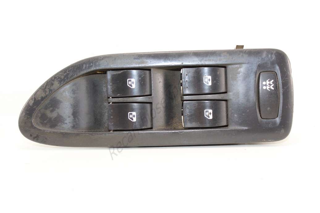 Mando de elevalunas Renault Laguna 8200018985A - foto 1