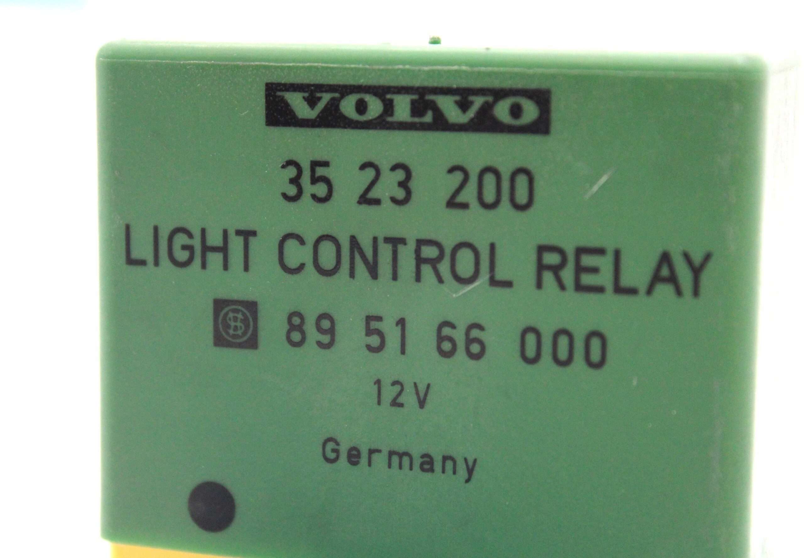 Relé A 104 E 108 Volvo V70 - foto 2