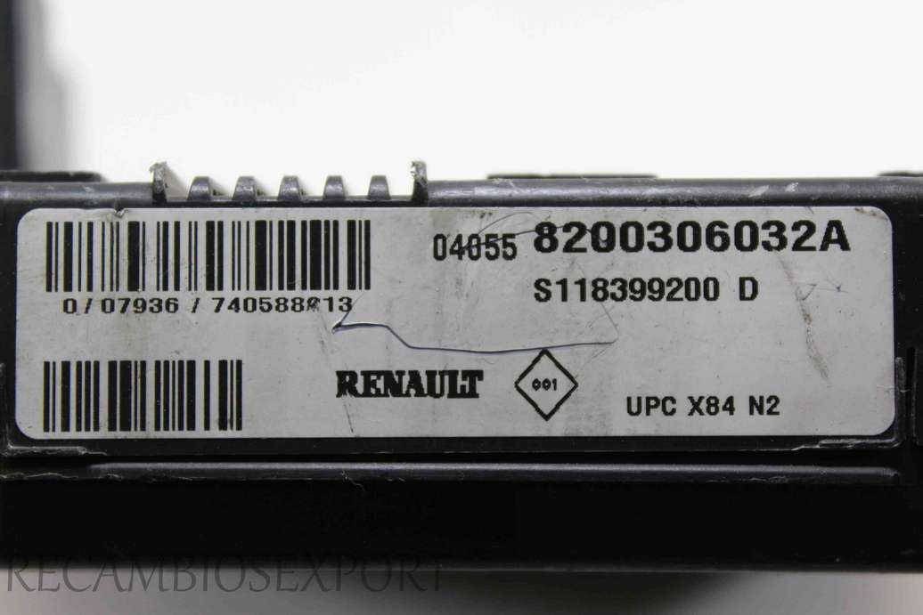 Caja de fusibles Renault Scenic 8200306032A S118399200D S118399200 D - foto 2