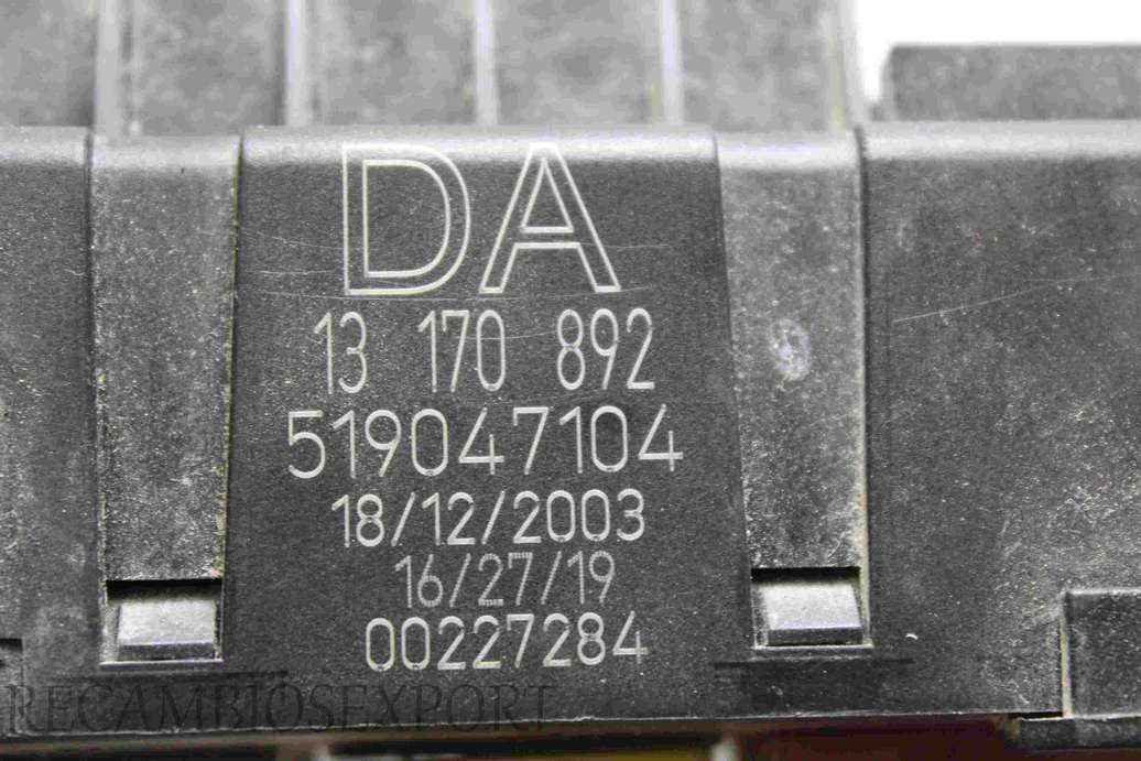 Caja de fusibles Opel Vectra C 13170892DA 13170892 DA 13 170 892 DA 519047104 - foto 4