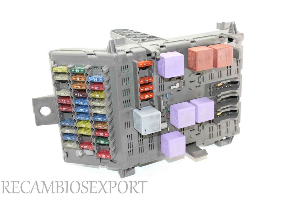 Caja de fusibles Renault Laguna 8200043240A 8200043240-A - foto 1