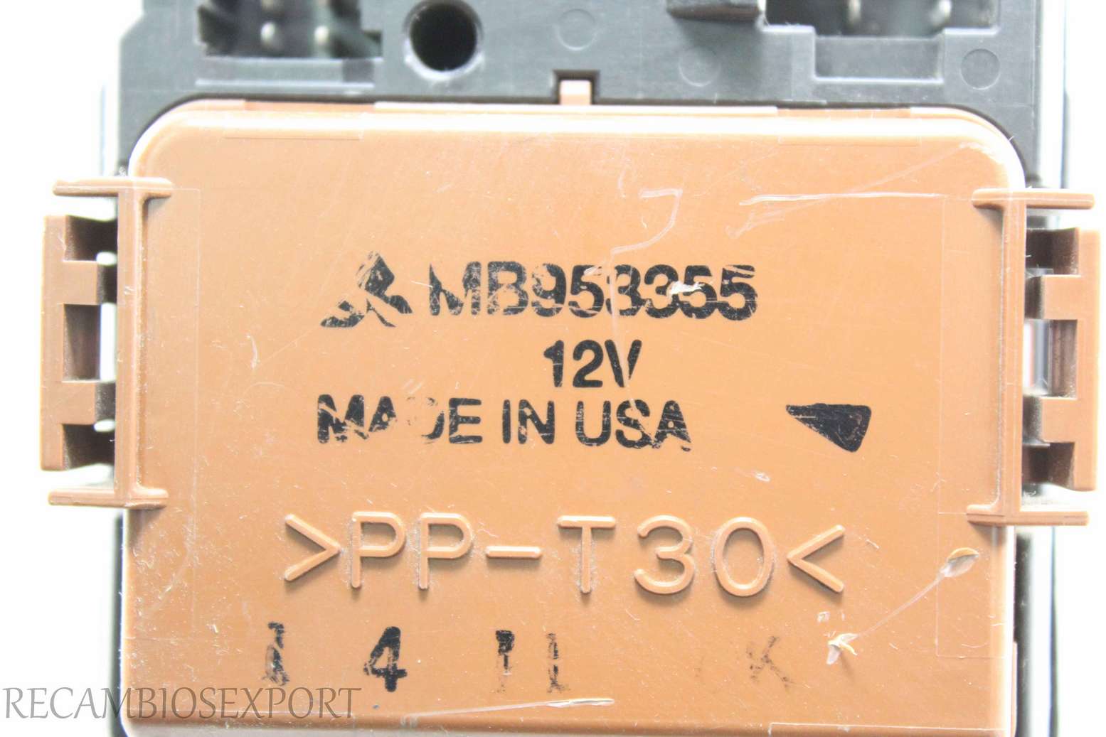 Caja de fusibles Mitsubishi Space Star Carisma MR318828 MB953355 1D261331 1D26-1331 - foto 3