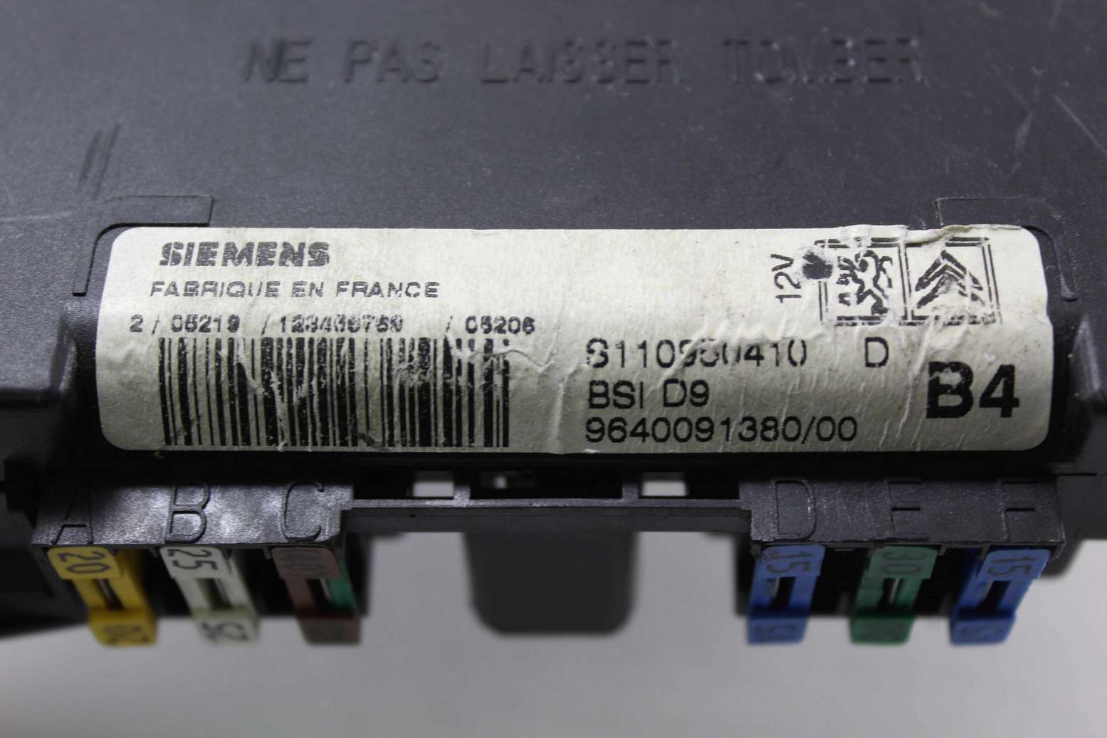 Caja de fusibles Peugeot Citroen 964009138000 9640091380/00 S110950410D S110950410 D - foto 2