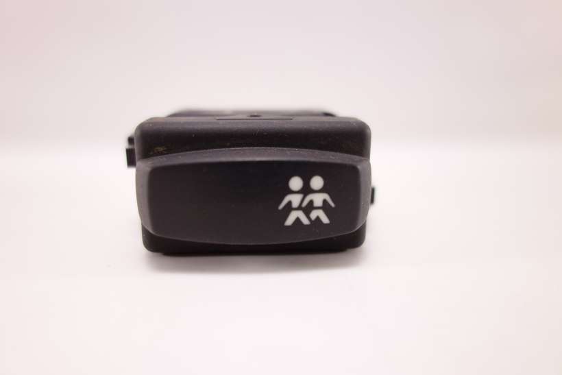 Interruptor cierre centralizado Renault Laguna 2648802 26488 02 015086B 233122H 2331 22H - foto 1