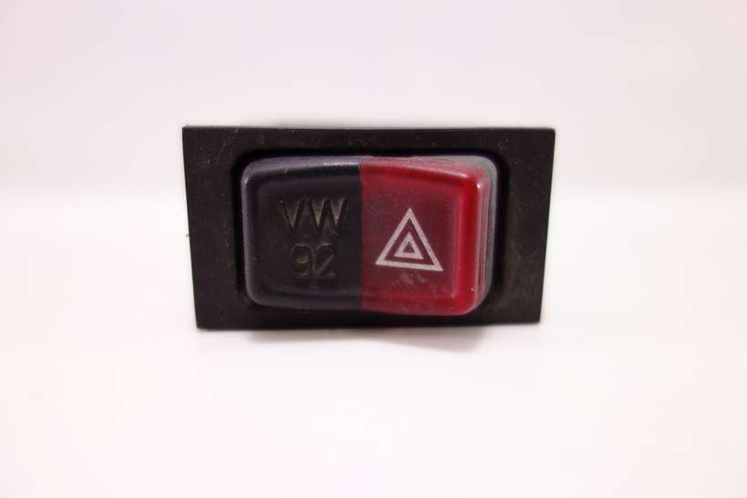 Interruptor de emergencia VW Golf Jetta 61953235A 61 953 235 A - foto 1